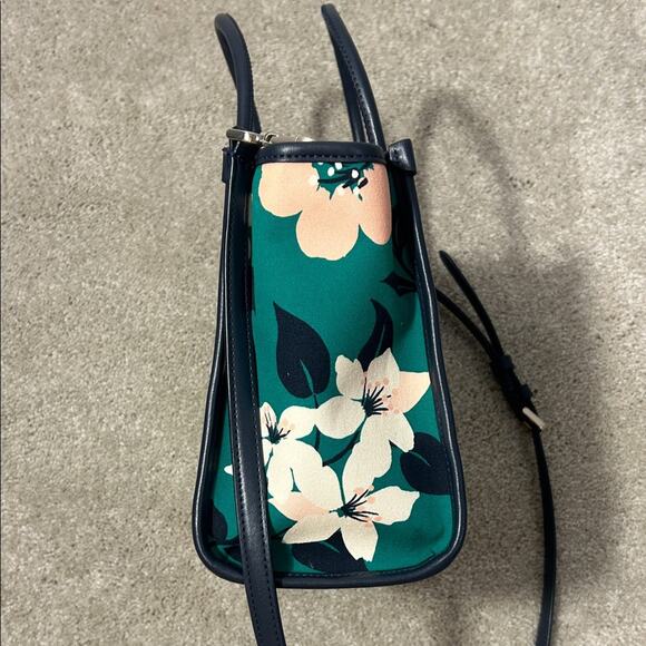 Kate Spade Ella Lily Blooms Green Navy Floral Canvas Crossbody Bag Purse - Picture 5 of 12